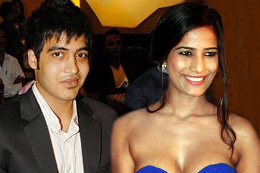 Sakshi Khanna with Poonam Pandey