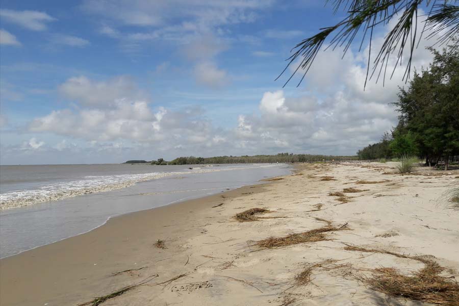 ঘুরে নিন পূর্ব মেদিনীপুরের হিজলির সৈকত।