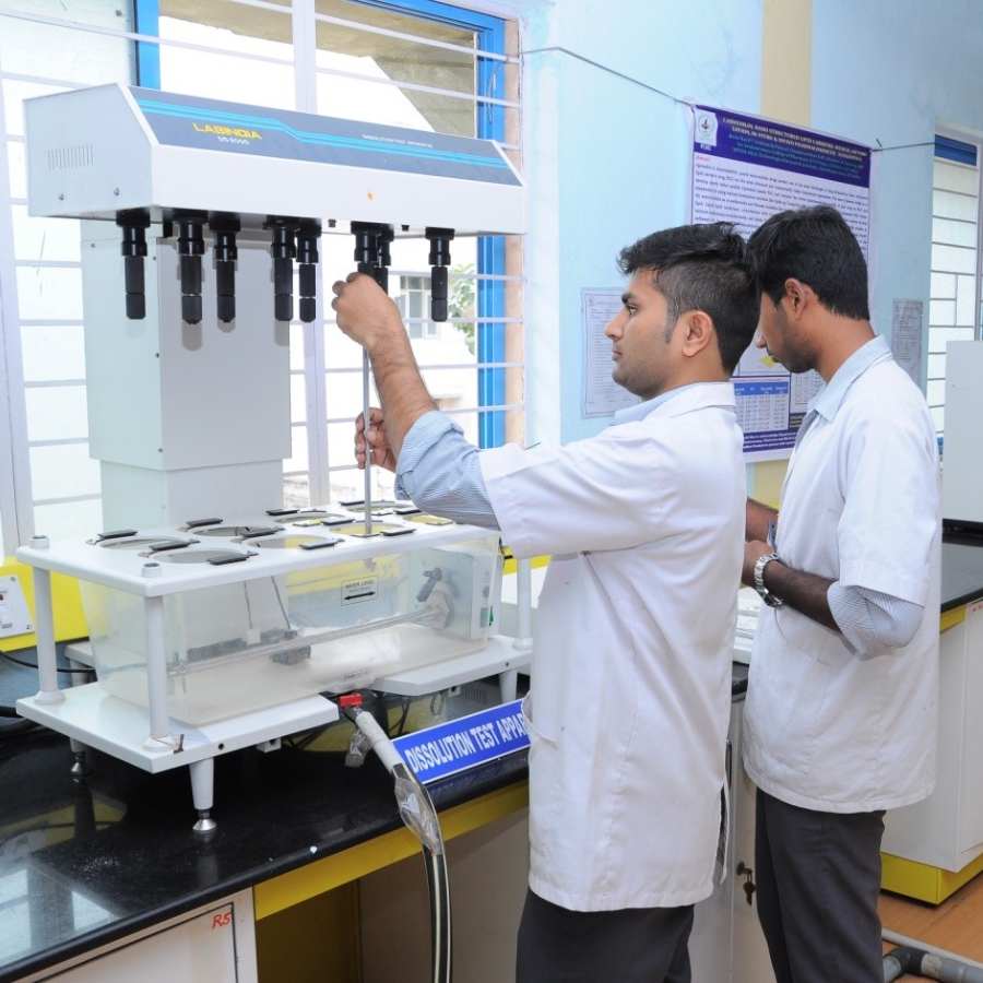 ভেটেনারি ফার্মাসিতে ডিপ্লোমা করার সুযোগ।