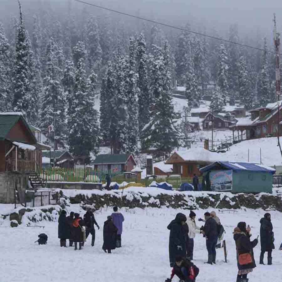 গুলমার্গে পর্যটকদের ভিড়।