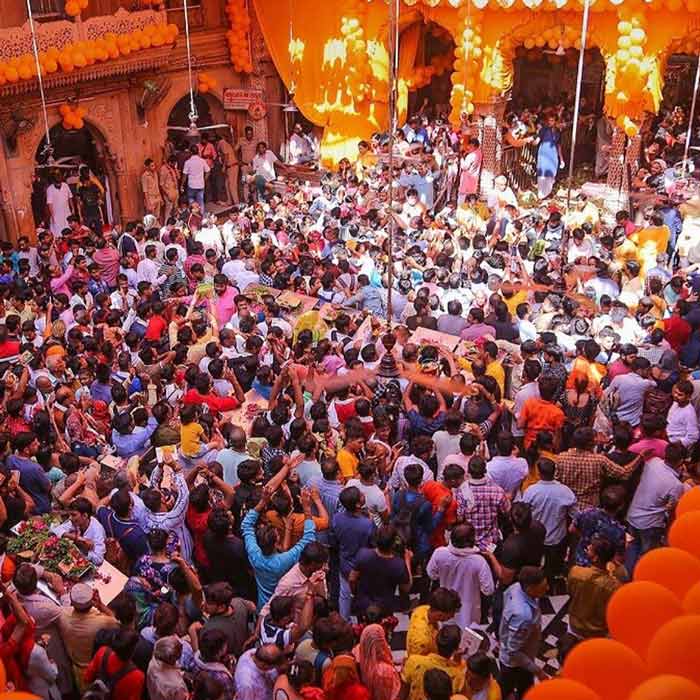 বৃন্দাবনে পুণ্যার্থীদের ভিড়। ছবি: পিটিআই।