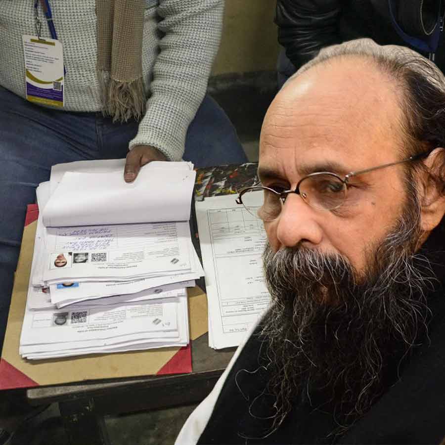 Election Commission summons poet Joy Goswami for SIR hearing