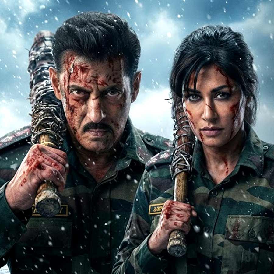 (বাঁ দিকে) সলমন খান, (ডান দিকে) চিত্রাঙ্গদা সিংহ।