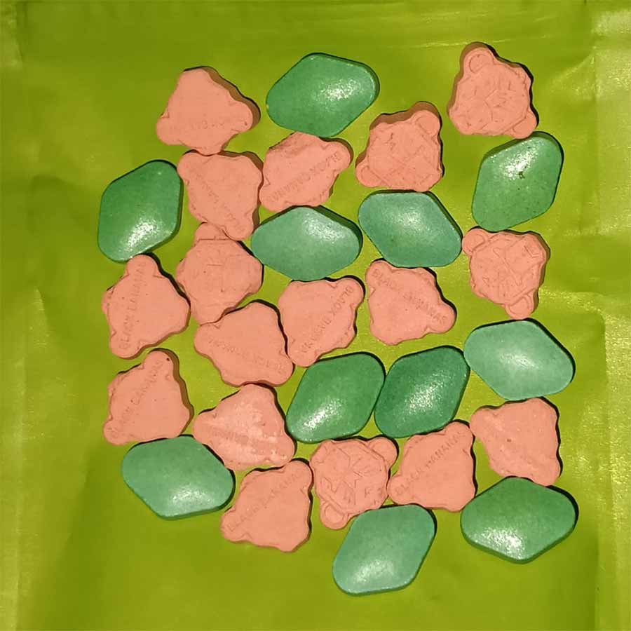 উদ্ধার হওয়া ক্যাপসুল। 