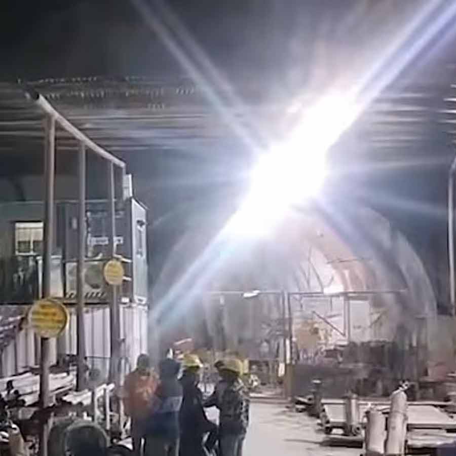 পিপলকোটি সুড়ঙ্গের ভিতর দুই ট্রেনের সংঘর্ষ।