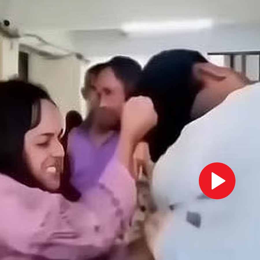 Video shows brawl between Karnataka man and former wife in Court premises after divorce verdict