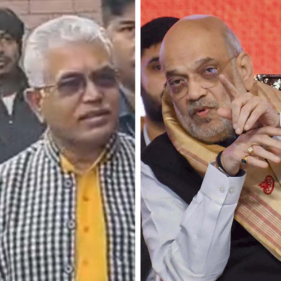 (বাঁ দিকে) সল্টলেকের হোটেলে বুধবার দিলীপ ঘোষ। —নিজস্ব চিত্র। কেন্দ্রীয় স্বরাষ্ট্রমন্ত্রী অমিত শাহ (ডান দিকে)। —ফাইল চিত্র।