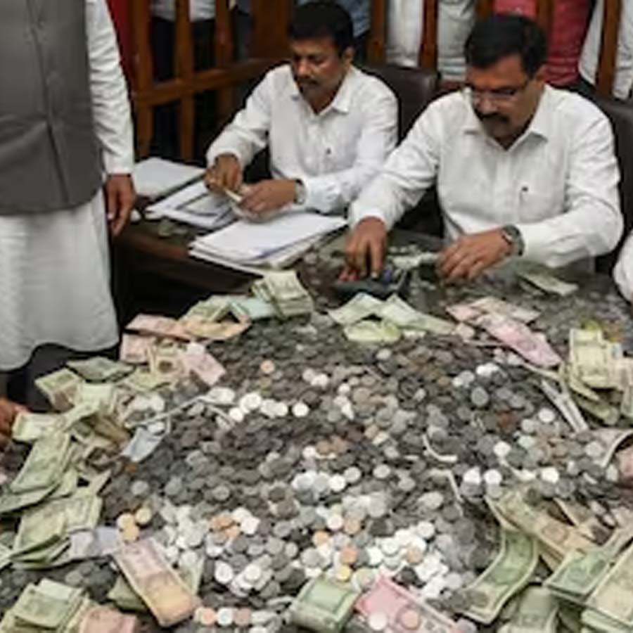 Candidate paid his security deposit entirely in coins and currency notes