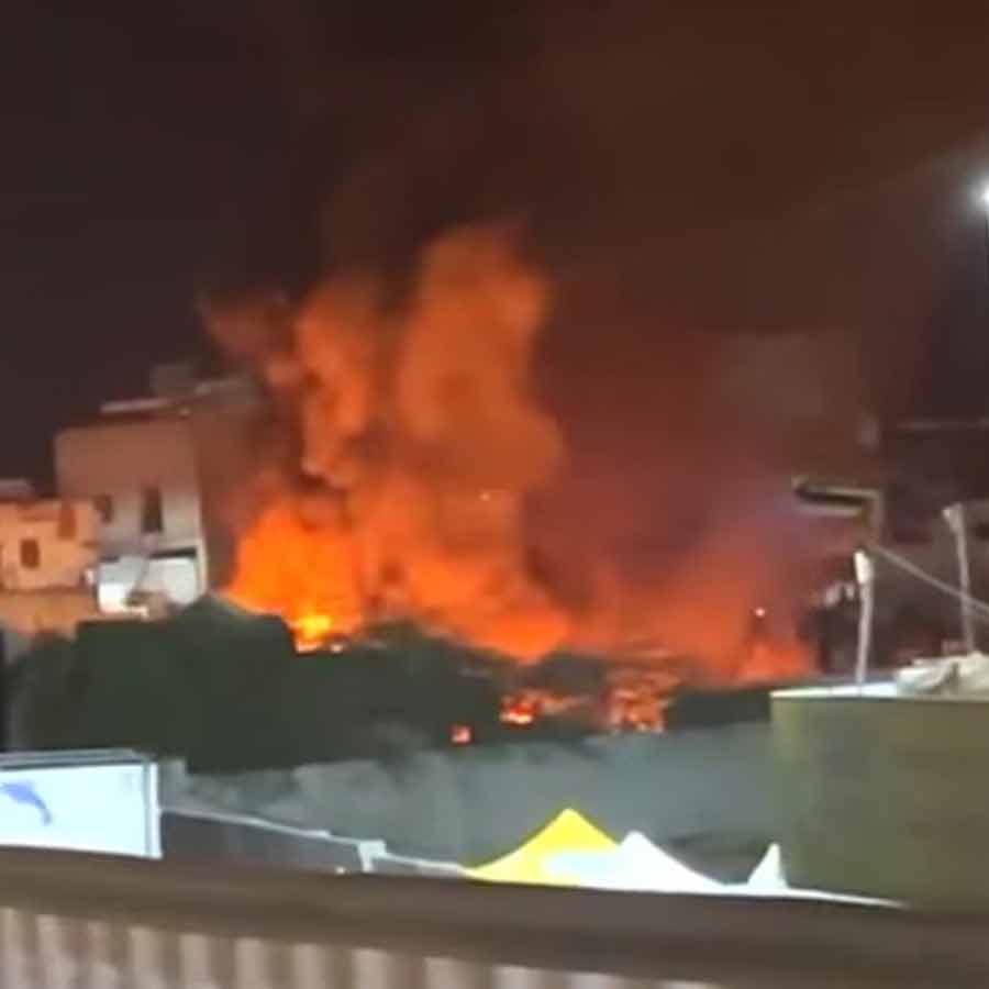 Saudi Arabia warned its iron brother UAE through airstrike in Mukalla following to leave Yemen with 24 hours 