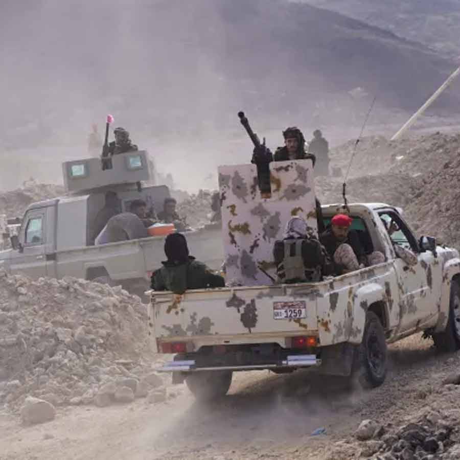 Saudi Arabia warned its iron brother UAE through airstrike in Mukalla following to leave Yemen with 24 hours 