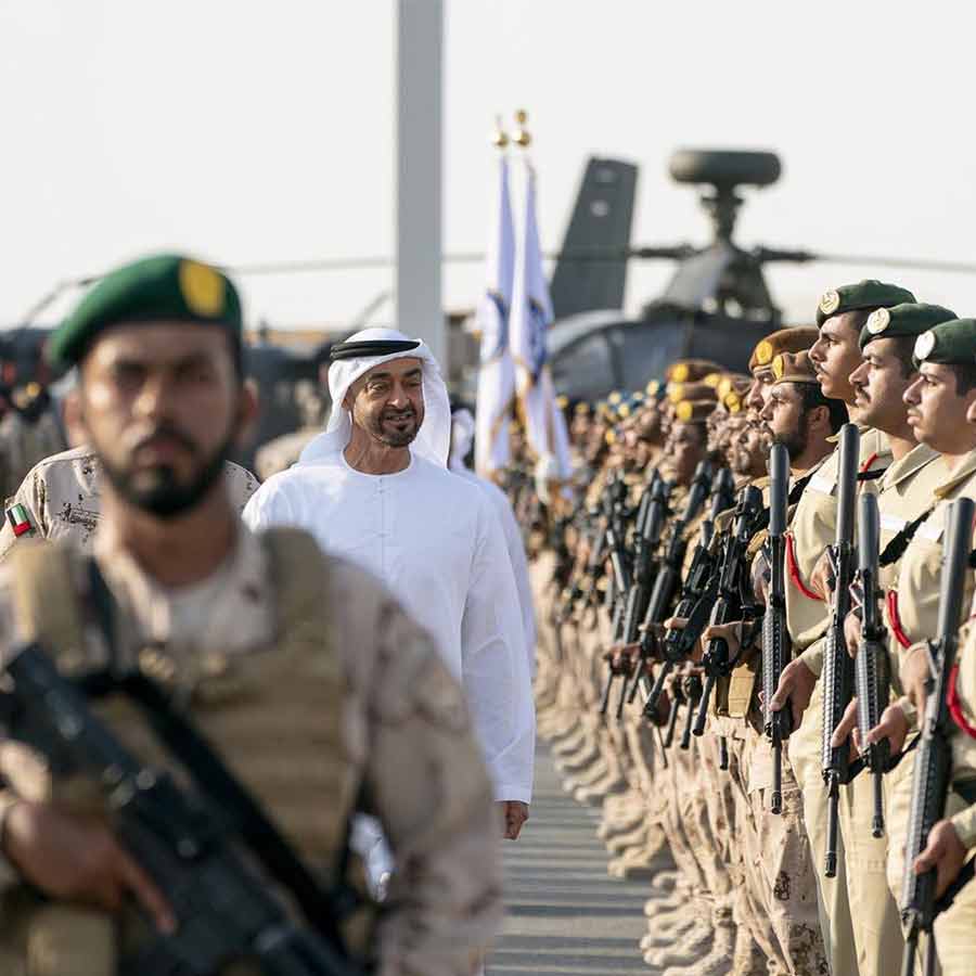 Saudi Arabia warned its iron brother UAE through airstrike in Mukalla following to leave Yemen with 24 hours 