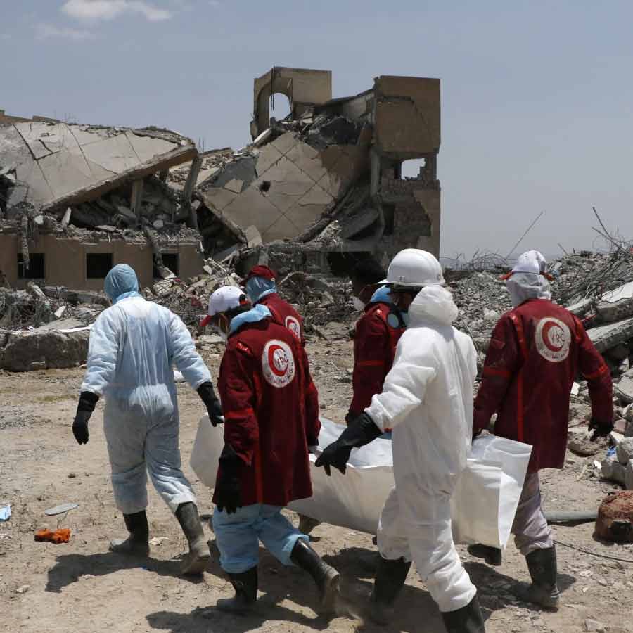 Saudi Arabia warned its iron brother UAE through airstrike in Mukalla following to leave Yemen with 24 hours 