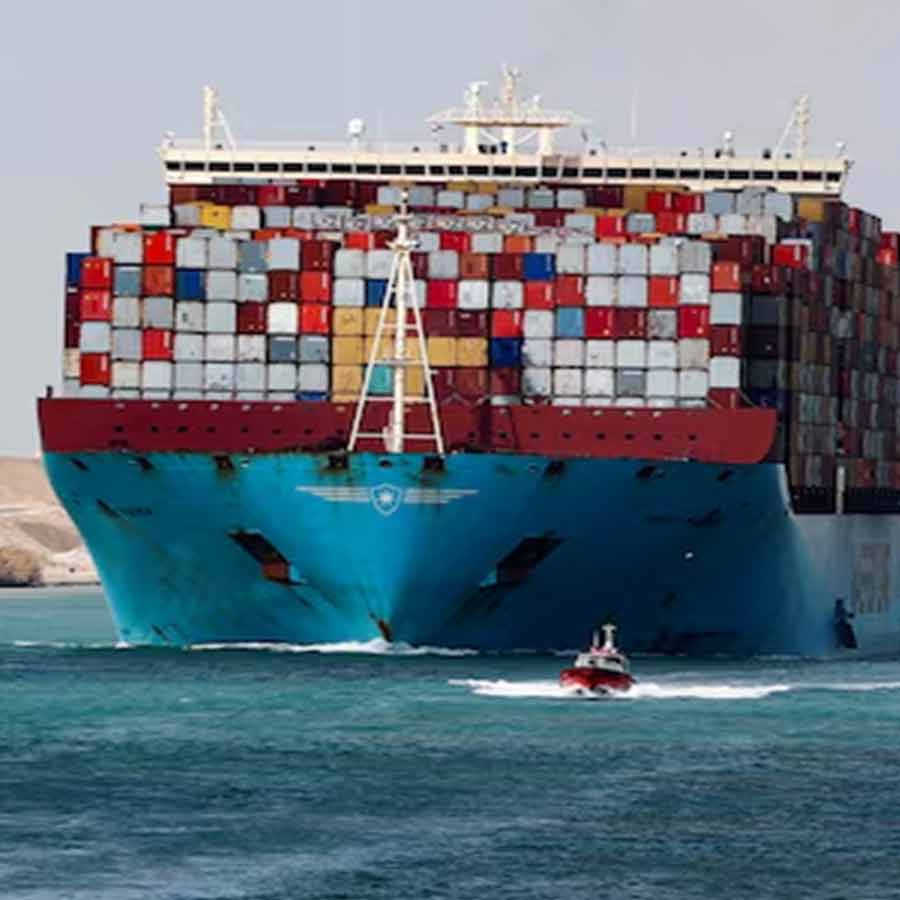 Saudi Arabia warned its iron brother UAE through airstrike in Mukalla following to leave Yemen with 24 hours 