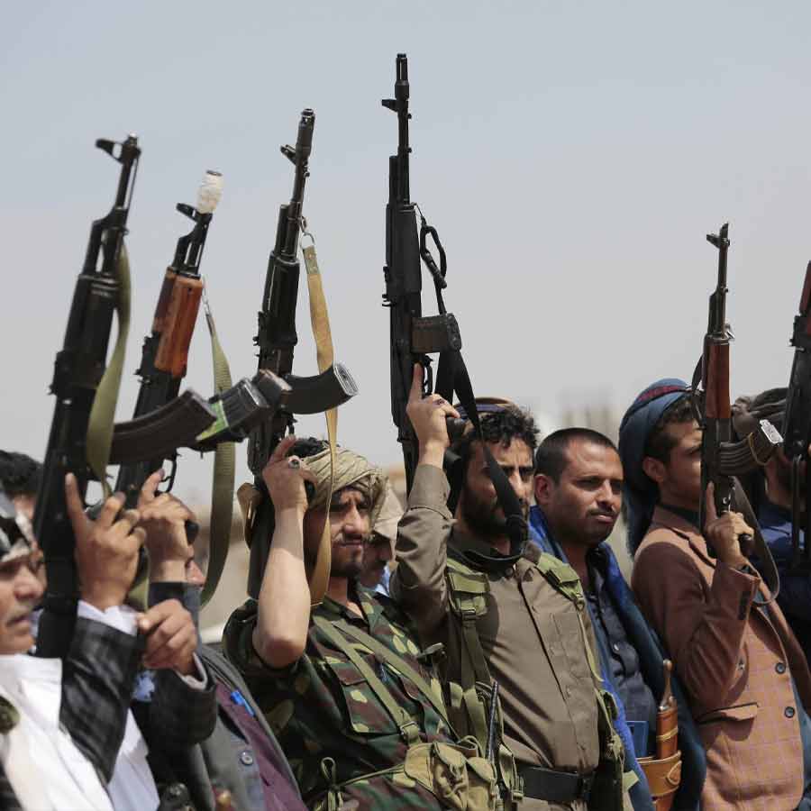 Saudi Arabia warned its iron brother UAE through airstrike in Mukalla following to leave Yemen with 24 hours 