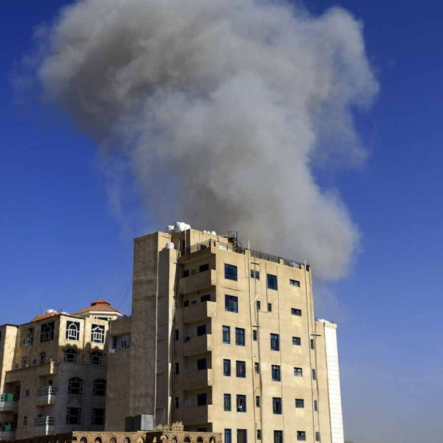 Saudi Arabia warned its iron brother UAE through airstrike in Mukalla following to leave Yemen with 24 hours 