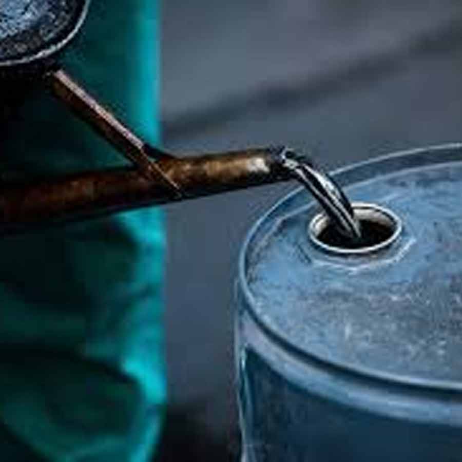 Saudi Arabia warned its iron brother UAE through airstrike in Mukalla following to leave Yemen with 24 hours 