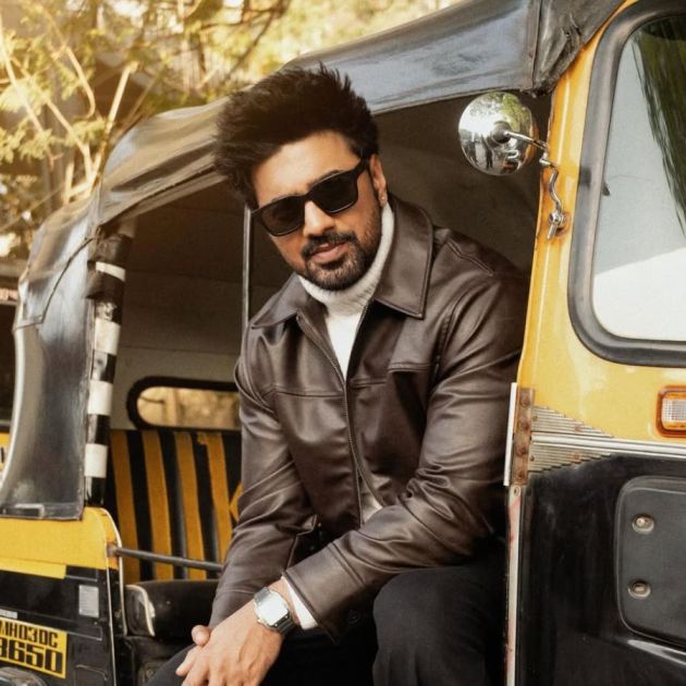 ‘অ্যাম্বুলেন্স দাদা’ দেব।