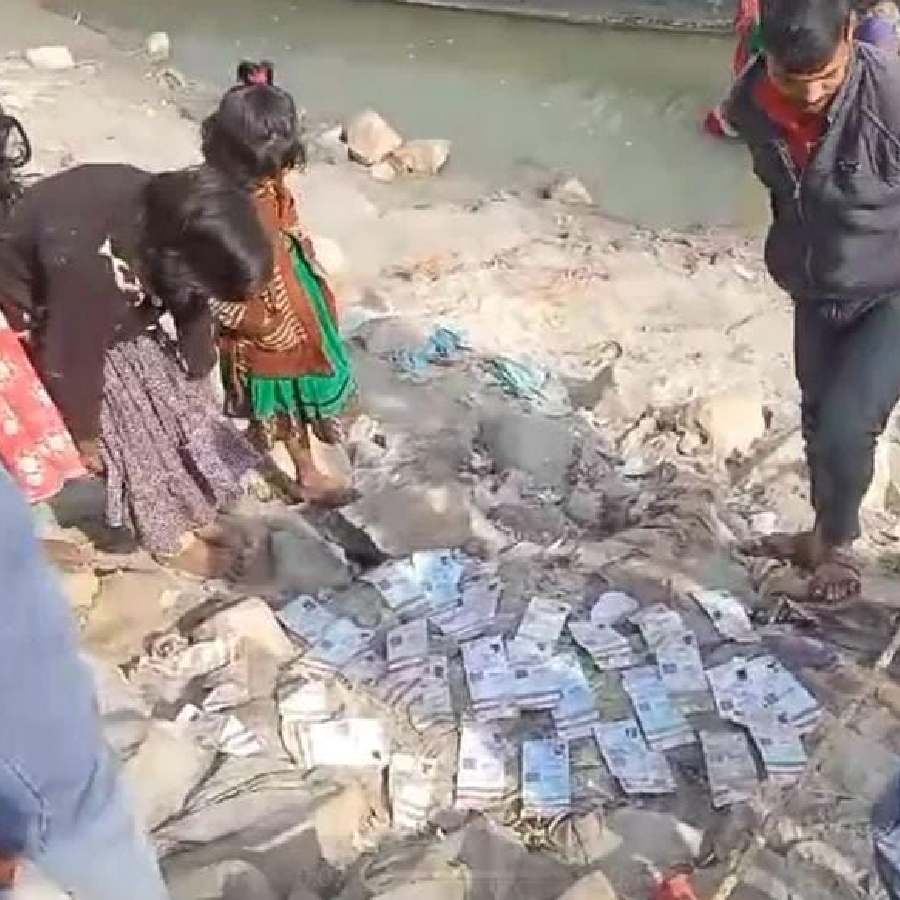 শান্তিপুরে নথি পোড়ানোর অভিযোগ ঘিরে শোরগোল এলাকায়।