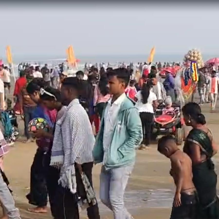 Tourists flock to Digha to celebrate New Year\\\\\\\'s Eve