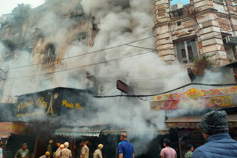 Fire breaks out at Dharmatala food shop on Saturday morning dgtl