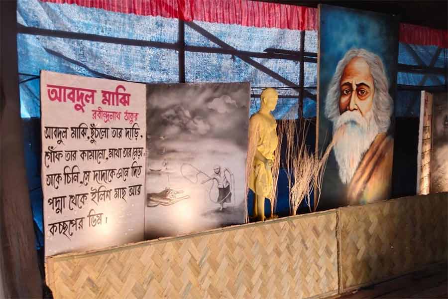 A Saraswati Puja Committee of Kalna selected Rabindranath Tagore as their puja theme