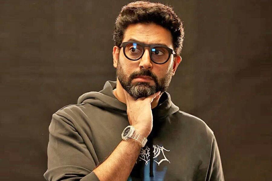 বলিপাড়ার গুঞ্জন, ‘রং দে বসন্তি’ ছবিতে অভিনয়ের প্রস্তাব দেওয়া হয়েছিল অভিষেক বচ্চনকেও। কিন্তু সেই প্রস্তাব খারিজ করে দিয়েছিলেন বচ্চন-পুত্র।