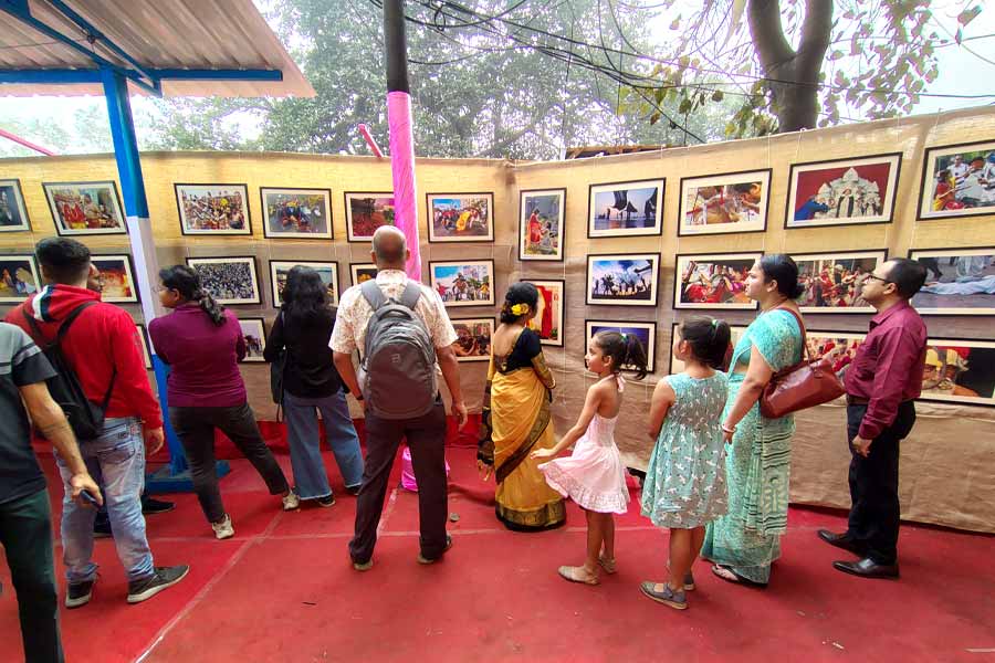 Chitra Jetha Bhoy Shunnyo photo exhibition arranged by Kolkata press photographers association dgtl