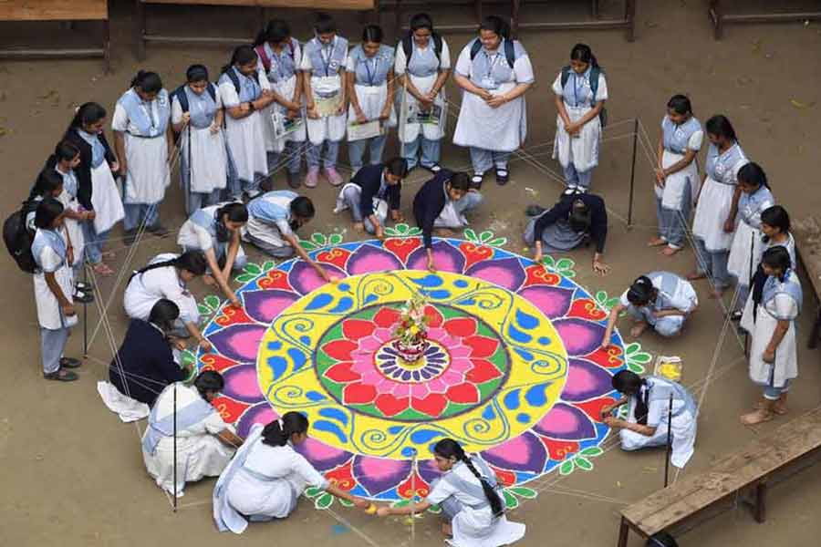 Saraswati Puja is being themed in different schools of Kolkata