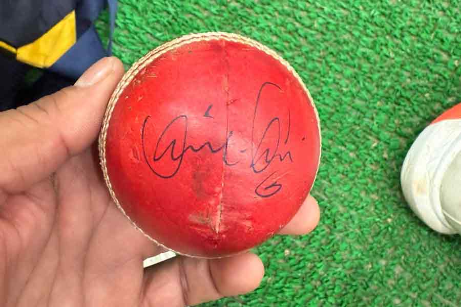 Virat Kohli ball