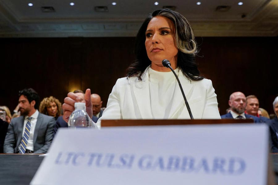 Donald Trump kitchen cabinet important member Tulsi Gabbard alleged involved in pyramid scam