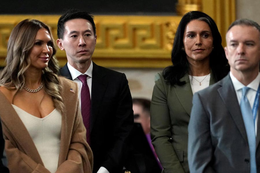 Donald Trump kitchen cabinet important member Tulsi Gabbard alleged involved in pyramid scam