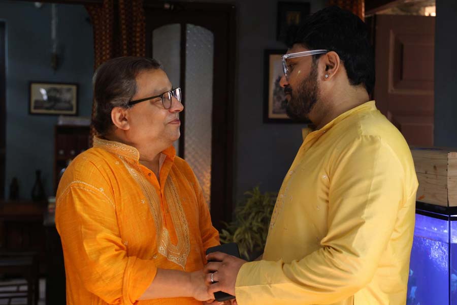 Set coverage of Arindam Sil’s new Bengali film starring Babul Supriyo and Arunima Ghosh