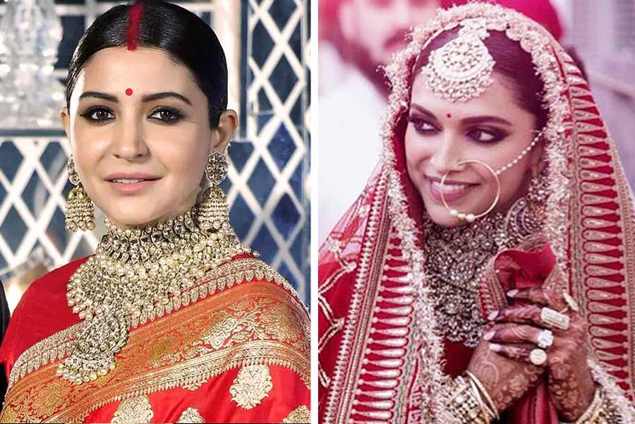 বিয়ের রিসেপশনে সব্যসাচীর নকশা করা লাল রঙের বেনারসি পরেছিলেন অনুষ্কা শর্মা। দীপিকা পাড়ুকোন বিয়ের দিন পরেছিলেন সব্যসাচীর তৈরি লাল রঙের লেহঙ্গা।