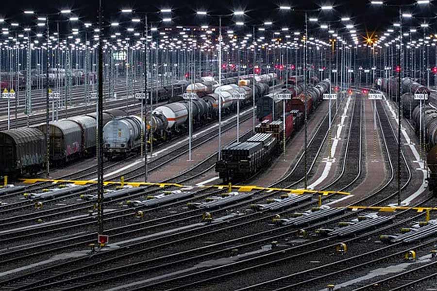 World’s largest railway station belongs to Grand Central Terminal in New York City with 44 station 