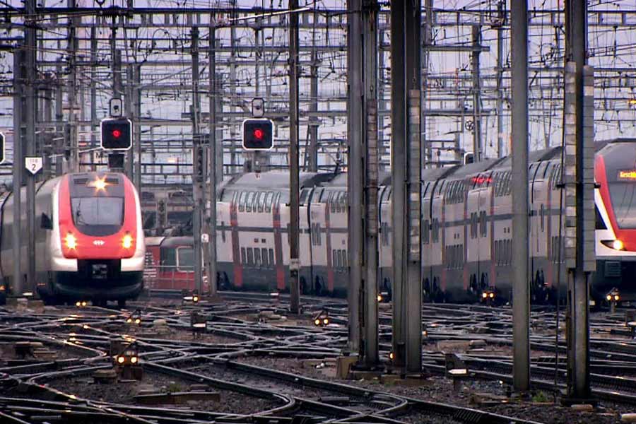 World’s largest railway station belongs to Grand Central Terminal in New York City with 44 station 