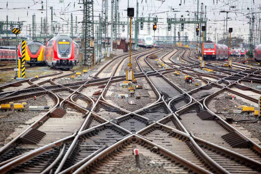 World’s largest railway station belongs to Grand Central Terminal in New York City with 44 station 