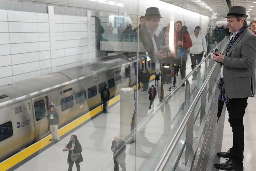 World’s largest railway station belongs to Grand Central Terminal in New York City with 44 station 