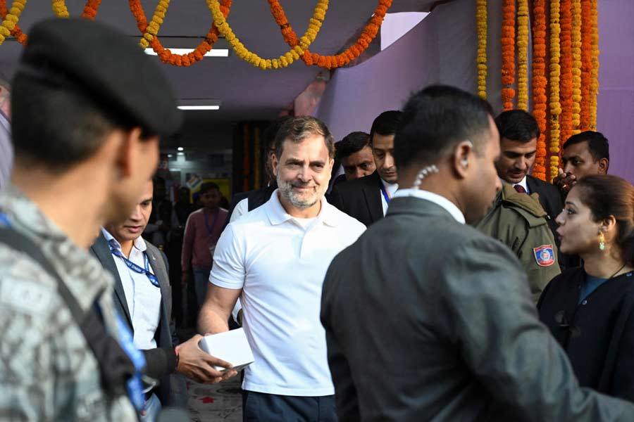 ভোট দিয়ে বার হলেন রাহুল গান্ধী।