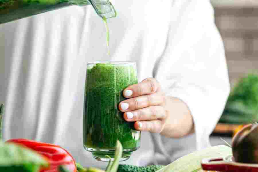 Green power smoothie rich in antioxidants that make heart healthy