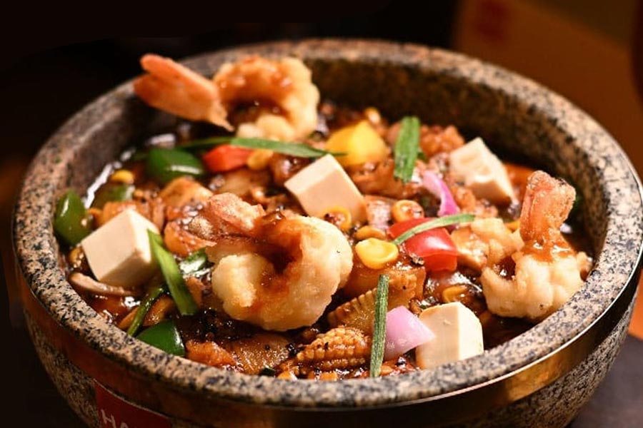 বাটার পেপার গার্লিক নুড্লস।