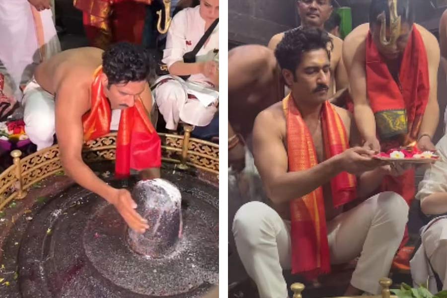 Vicky Kaushal performed Shiv Puja at Shri Grishneshwar Jyotirlinga in Chhatrapati Sambhajinaga and the video goes viral