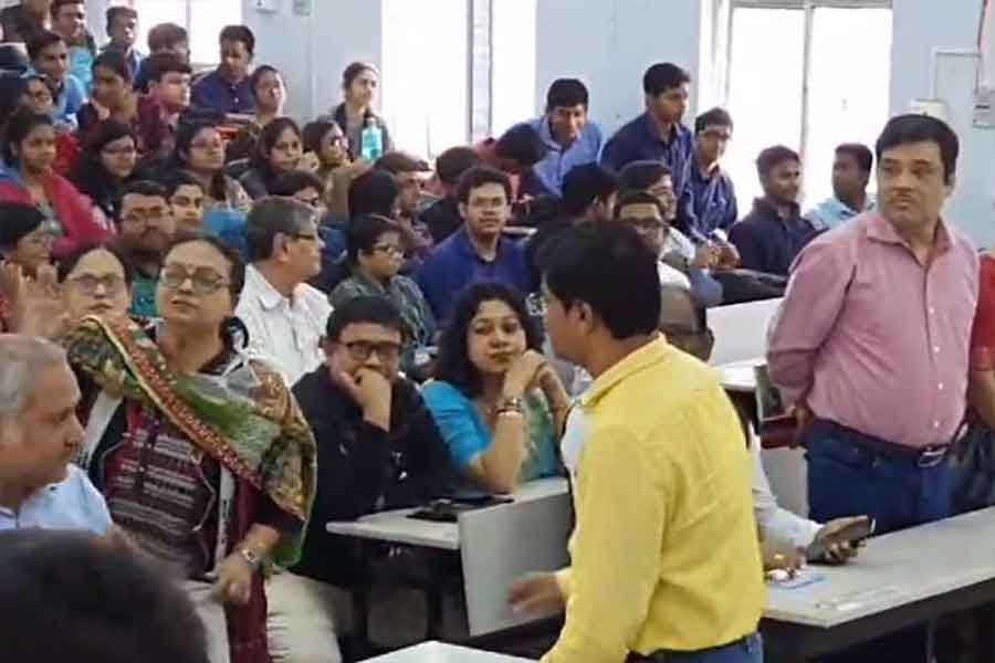 grievance redressal committee says that no threat culture will prevail at burdwan medical college and hospital dgtld