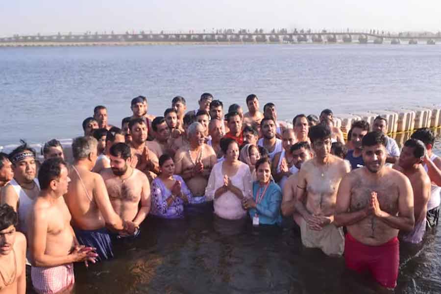 68 people from Pakistan's Sindh took holy dip at Maha Kumbh dgtl