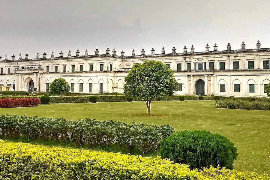 Even today, gardeners and managers of Nawabi era get a salary of 5 Rs, 50 Rs a month in Murshidabad dgtld