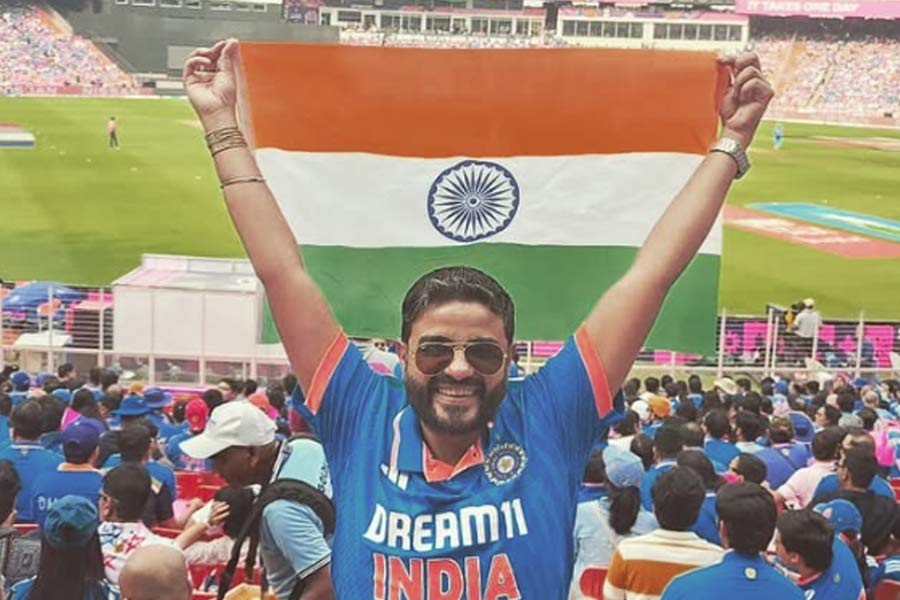 কানাঘুষো শোনা যেতে থাকে, বিয়ে করলে কেরিয়ার থেকে লক্ষ্যভ্রষ্ট হয়ে পড়তে পারেন বলে নাকি সিদ্ধার্থই বিয়ে ভেঙে দিয়েছিলেন। কণিকার সঙ্গে সম্পর্ক ভাঙার পর ঈশিতা কুমার নামে এক তরুণীর সঙ্গে আলাপ হয়েছিল সিদ্ধার্থের। দু’জনের বন্ধুত্ব গড়িয়ে গিয়েছিল প্রেমে।