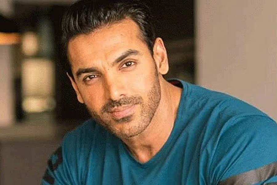 From Vicky Kaushal to Bhumi Pednekar, bollywood actors left high paying jobs for acting