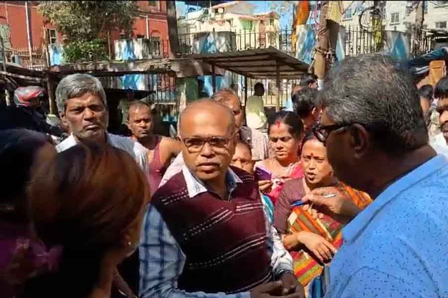 Locals blocked the road in Howrah dgtld