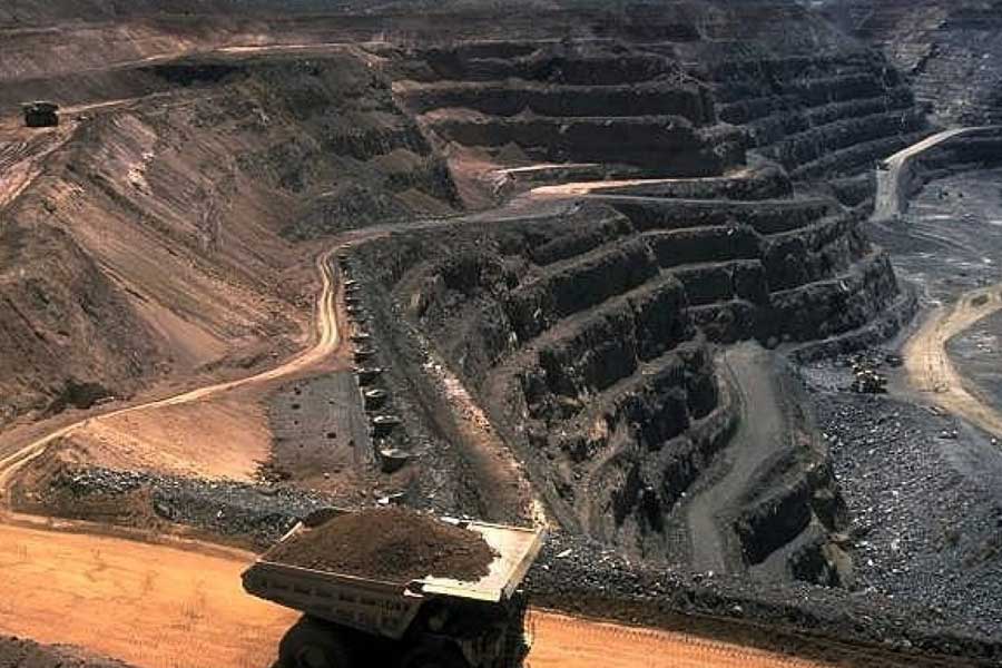 Ukraine wants US arms and ammunition against rare earth elements may trigger more attack from Russia 