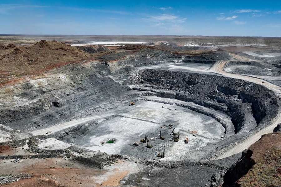 Ukraine wants US arms and ammunition against rare earth elements may trigger more attack from Russia 