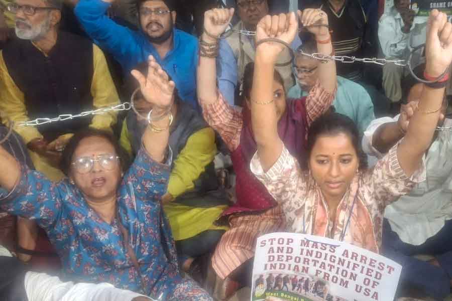 Kolkata Book Fair: Congress has protested the repatriation of Indian immigrants from America